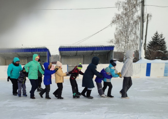 Весёлые старты на льду среди ребят и взрослых