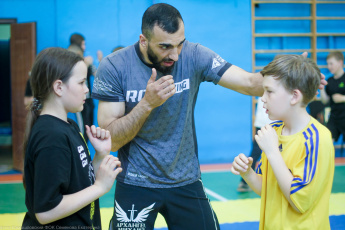 Мастер-класс действующего чемпиона профессиональной лиги по кикбоксингу RCC Fair Fight в лёгком весе Мамуки Усубяна